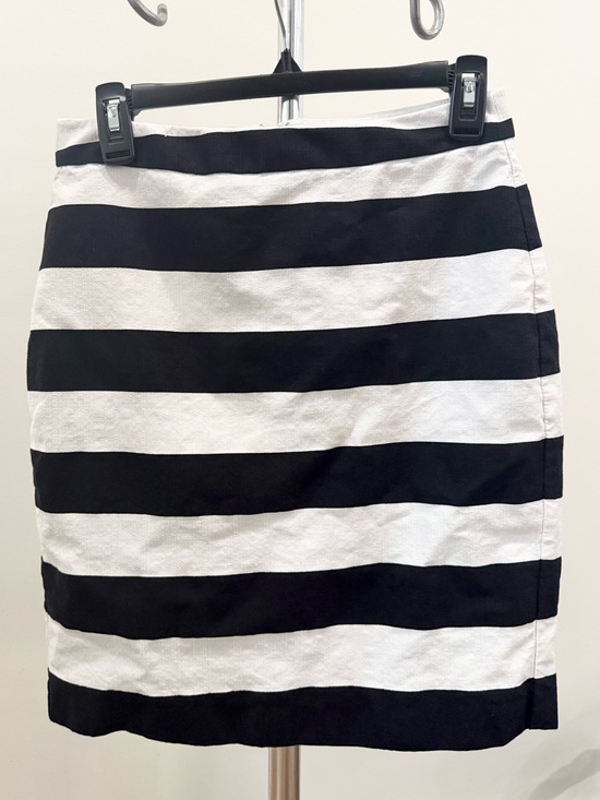 Banana Republic Dresses & Skirts - Banana Republic Pencil Skirt Size 4 black and white